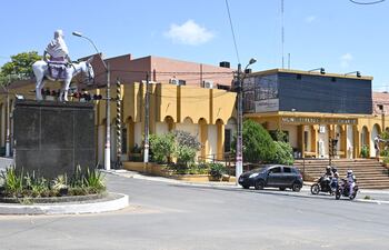 Los fondos que recibe la Municipalidad de Lambare son insuficientes ante las necesidades que hay en las escuelas, afirman.