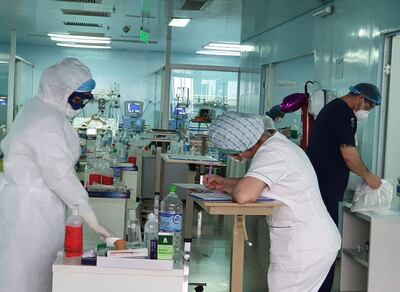 Personal de salud del Este que atiende a los pacientes covid.