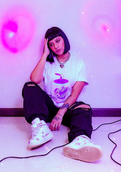 Danna Meza recorre los estados de una ruptura en su disco “Mal divague”.