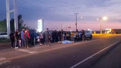 La docente Antonia Benítez de Estigarribia fue lanzada varios metros tras ser embestida por la camioneta que circulaba por la misma vía de de la Ruta PY03.