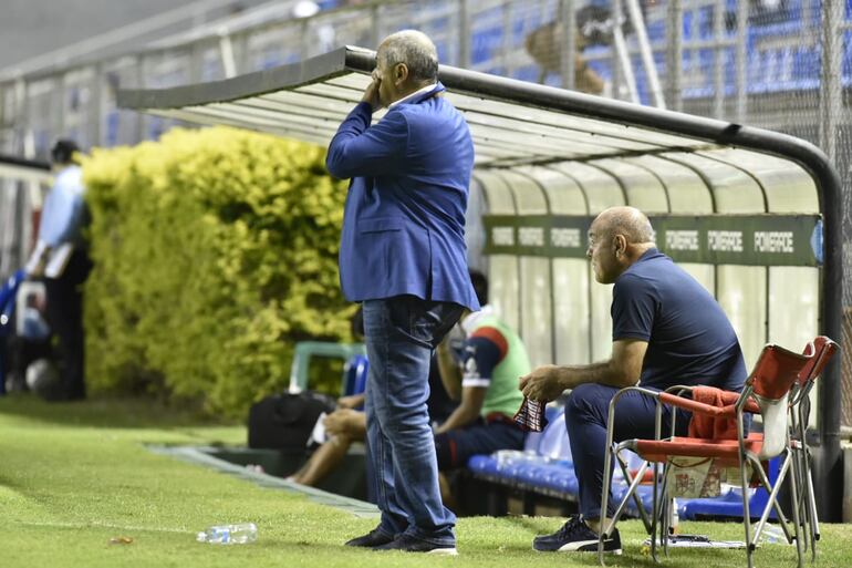 El enojo y las muecas de Francisco Arce después de la derrota de Cerro Porteño contra Nacional en el torneo Apertura 2021.