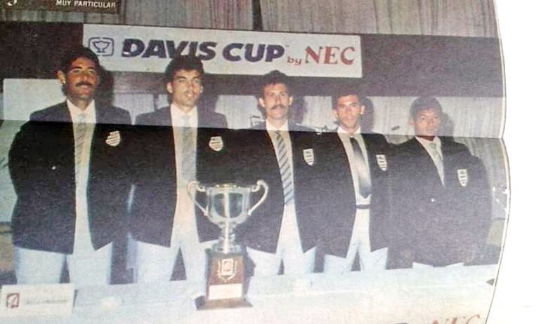 Equipo de la Davis de Paraguay ante USA en 1987: Francis González, Pecci, Alberto Gross Brown (capitán), Chapacú y Víctor Caballero.