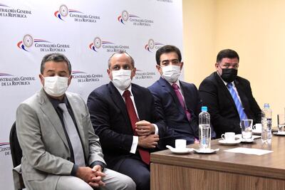 El contralor Camilo Benítez Aldana recibió este lunes a autoridades del TCU en las oficinas de la CGR.