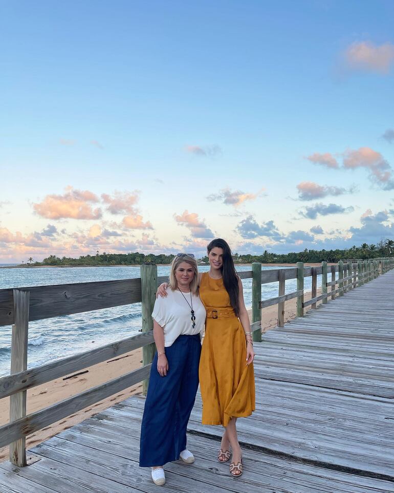 Hermosas, madre e hija. Ludy y Nadia Ferreira paseando por la isla caribeña. (Instagram/Ludy Ferreira)