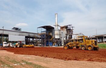 VDB Las máquinas ya se encuentran trabajando en la construcción de un nuevo tren molienda para la alcholera de M. J. Troche .jpg