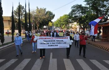 Manifestantes del “movimiento ciudadano” y miembros de la Asociación de empresarios del Comercio, Industria y Turismo de Salto del Guairá (ACTIR) pidieron seguridad, salud, paz y trabajo.