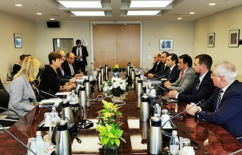 Autoridades económicas con directora del FMI