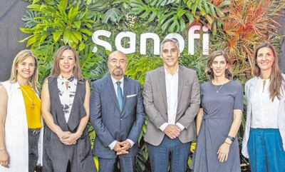 Patricia Corvalán, María Asunción Ayala, el embajador de Francia en Paraguay
Pierre-Christian Soccoja, Mariano Schlottmann, Cecilia Adorno y Mara Leonardi.