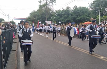 Los estudiantes dieron colorido a la fiesta organizada por el aniversario de la ciudad.