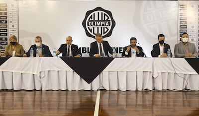 Miguel Brunotte (c) dejará la silla presidencial de Olimpia.