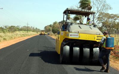Pavimentación asfáltica del tramo de 37 km Ruta 3 Tacuatí, San Pedro, entre las obras en desarrollo por parte del MOPC, que tendrá una fuerte presión para acelerar en este semestre.