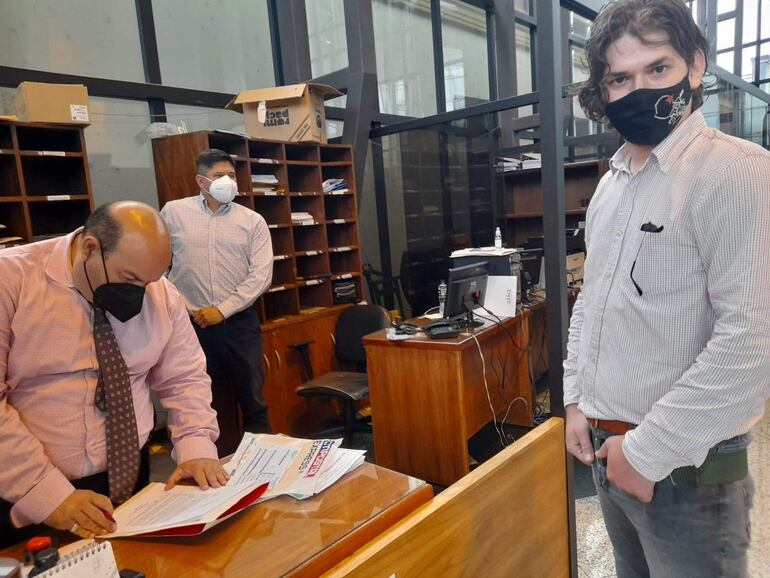 Momentos de la presentación del documento en la Cámara Alta.