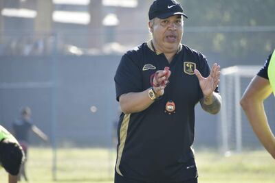Robert Pereira Molina (63), director técnico de Tacuary.