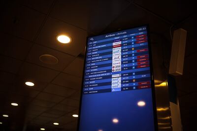 Un tablero que indica la llegada de vuelos internacionales en el Aeropuerto Internacional de Ezeiza. (EFE, archivo)