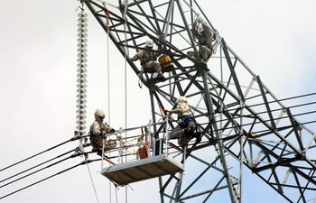 La plena disponibilidad de la energía paraguaya en Itaipú no solo depende de la infraestructura, decía el presidente de la ANDE.