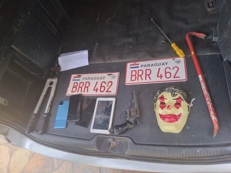 Numerosas evidencias fueron incautadas en Capiatá. (gentileza).