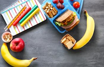 Es de suma importancia crear buenos hábitos en la edad escolar para lograr una alimentación saludable y equilibrada.