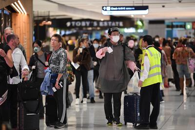 Unos 56 vuelos internacionales aterrizarán en las próximas 24 horas en Australia, que mañana abrirá sus fronteras a los extranjeros y turistas vacunados contra la covid-19 desde el inicio de la pandemia en 2020, indicó este domingo el primer ministro, Scott Morrison.