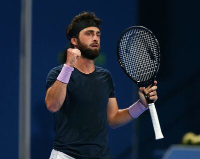 El georgiano Nikoloz Basilashvili, verdugo de Roger Federer, jugará la otra semifinal con el estadounidense Taylor Fritz .