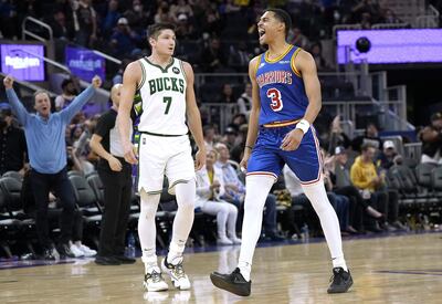 Los Warriors vencieron a los Bucks en la NBA