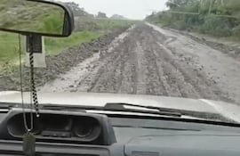 En pésimo estado se encuentra el trayecto de 15 km de caminos de tierra entre la ciudad de Pilar entre Alberdi.