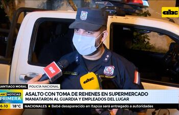Asaltan tienda de supermercado mayorista y toman de rehenes a funcionarios