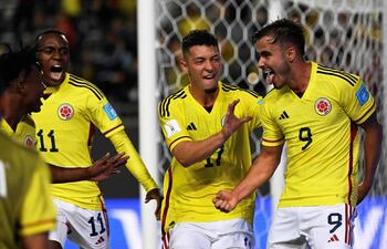 Tomás Ángel (N° 9) celebra su gol. que fue para victoria 2-1 de Colombia ante Japón.