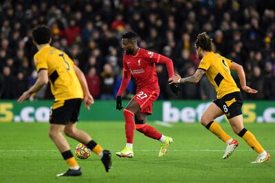 Divock Origi (c) fue el autor del agónico gol del Liverpool para superar por la mínima (1-0) al Wolverhampton.