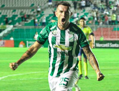 Leonardo Villagra grita su gol para Oriente Petrolero.