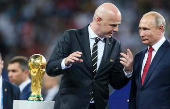Infantino, titular de la FIFA, y Vladimir Putín, presidente de Rusia, en una foto de archivo.