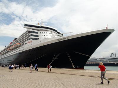 Atracado en el muelle Reina Sofía de Cádiz, el Queen Mary 2.