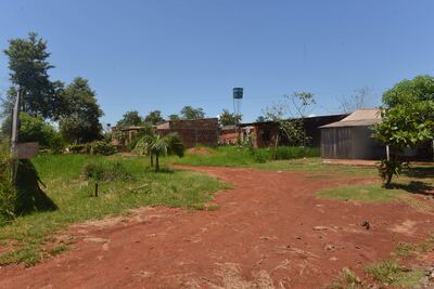 Numerosas viviendas están asentadas en el lugar que debía ser ocupado por un hogar de ancianos y un albergue de niños del Ministerio de Salud, en Ciudad del Este.