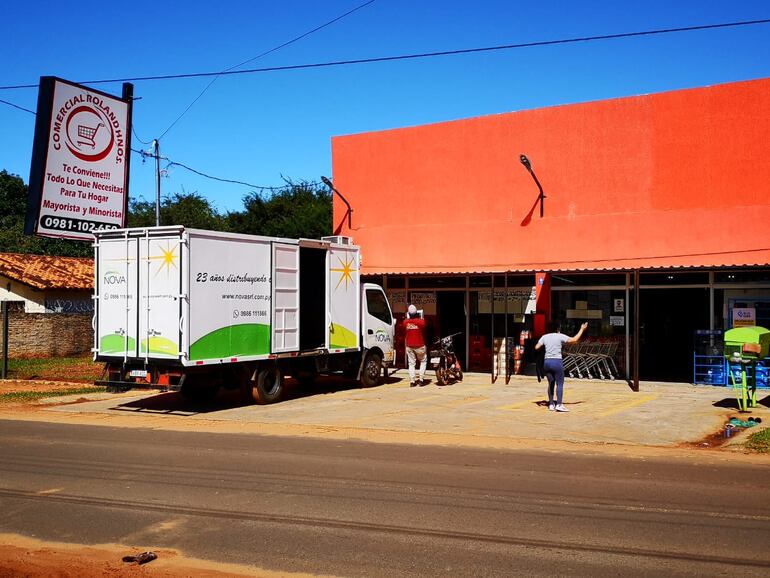 Dos motoasaltantes llegaron, redujeron a la dueña y dos cajeras para llevarse la suma de G. 500 mil.