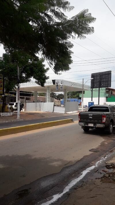 Estación de servicio en construcción