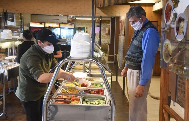 El rubro gastronómico realizó varios ajustes en el sistema del servicio para garantizar la calidad de sus alimentos y disminuir las posibilidades de contagios de coronavirus.