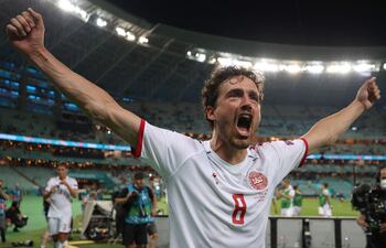 Thomas Delaney, 29 años, celebra con los brazos abiertos su gol para Dinamarca, que se impuso 2-1 a República Checa.