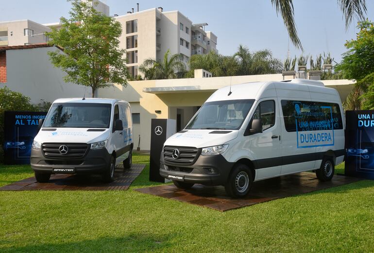 El diseño entusiasma con la configuración moderna y purista de las superficies.