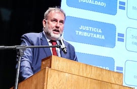 Benigno López, ministro de Hacienda, aseguró que el próximo año el saldo rojo se alineará al tope de 1,5% de la ley fiscal.