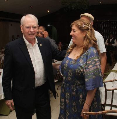 La Fiscala Sandra Quiñonez, con el titular de la Rural, Pedro Galli en la cena de fin de año de la Asociación Rural del Paraguay, el sábado último.