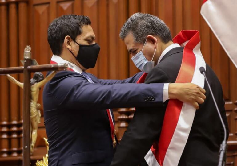 Manuel Merino asumió la presidencia de Perú este martes.