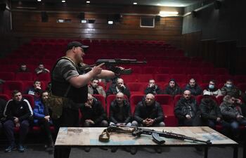 La embajadora ucraniana en Estados Unidos, Oskana Markarova pidió a los aliados occidentales que envíen “más armas” a Ucrania.