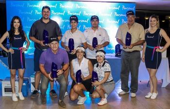 Los ganadores de las distintas categorías en el Asunción Golf Club (AGC) con la “Copa Personal”. (Gentileza)