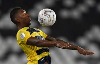 Pervis Estupiñán, 23 años, lateral izquierdo de la selección de Ecuador y del Villarreal de España.