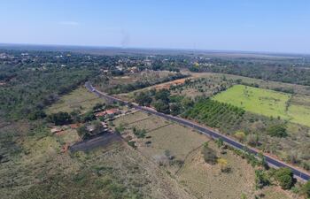 Vista del asfaltado del tramo Arroyos y Esteros - Cañada - Costa Pucu.