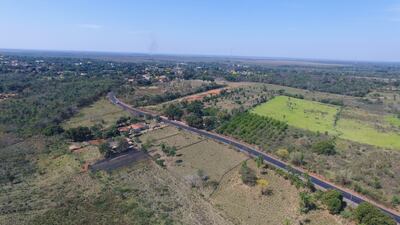 Vista del asfaltado del tramo Arroyos y Esteros - Cañada - Costa Pucu.