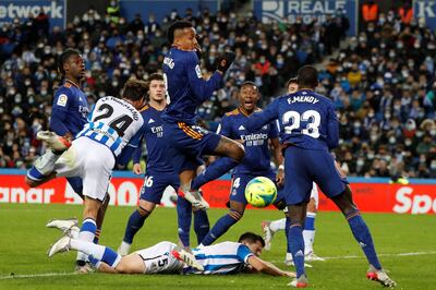 El defensa de la Real Sociedad Igor Zubeldia (abajo) cae ante varios jugadores del Real Madrid, durante el partido de Liga en Primera División que disputan este sábado en el estadio Reale Arena, en San Sebastián.
