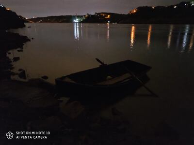 Una de las embarcaciones incautadas durante los procedimientos en el río Paraná.