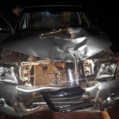 La camioneta que embistió violentamente contra la motocicleta conducida por el menor de edad.