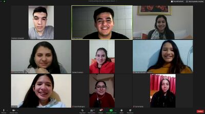 Parte del staff que trabaja en Youth Opportunities Paraguay.