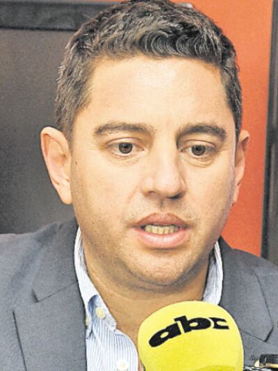 Pedro Alliana (ANR, cartista). Anunció con otros líderes la presentación del proyecto de ley hace más de 1 año.